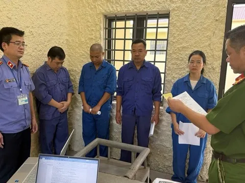 Bắt Phó Giám đốc Bệnh viện Phổi Hà Nội