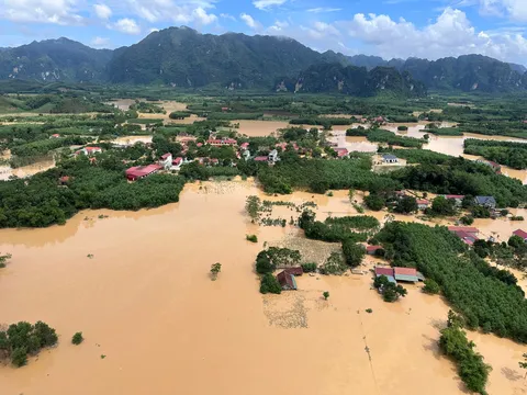 Toàn cảnh vùng lũ miền Bắc: Biển nước mênh mông bao phủ, quân đội khẩn cấp cứu dân