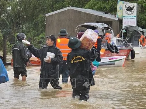 Tình người nơi 'rốn lũ' Đà Nẵng