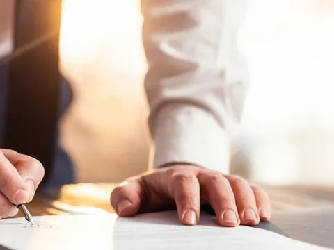 Chỉ huy trưởng hay cán bộ kỹ thuật ký biên bản nghiệm thu?