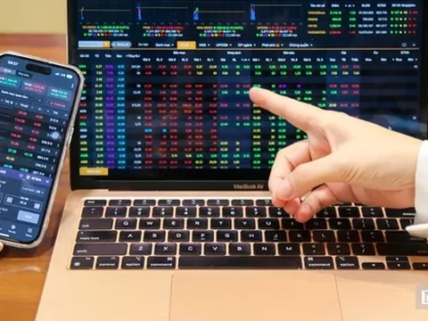 Đón loạt thông tin tích cực, chứng khoán hướng đến vùng 1.300 điểm