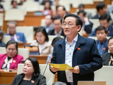 Phân cấp, phân quyền mạnh mẽ đi đôi với cơ chế giám sát