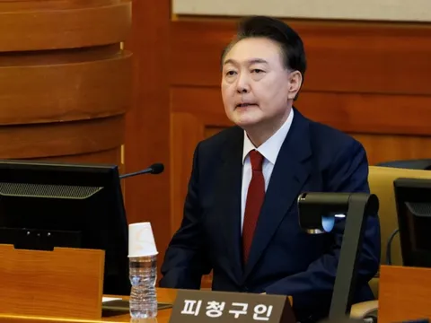 Tổng thống Hàn Quốc Yoon Suk-yeol giữ im lặng trong phiên tòa lịch sử