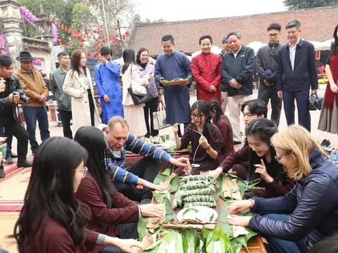 Nhiều hoạt động du lịch hấp dẫn thu hút du khách dịp Tết tại Hà Nội