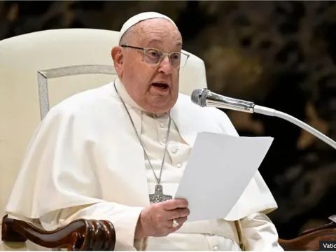 Giáo hoàng Francis đối mặt với tình trạng sức khỏe nguy kịch, hy vọng sớm phục hồi