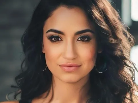 Quan hệ tình dục với học sinh 17 tuổi, nữ giáo viên 33 tuổi bị bắt