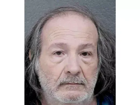 Kết án gã chồng bỏ mặc vợ nằm trên sàn suốt nhiều tháng trời, để bà qua đời trong căn phòng ngập ngụa rác thải