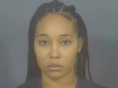 Chỉ vì trò chơi "kỳ quái" của mẹ, bé gái 8 tuổi gặp tai nạn kinh hoàng