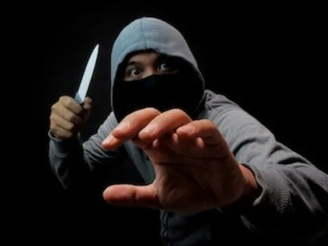 Hậu đậu mà học đòi đi cướp, thanh niên 16 tuổi bị nạn nhân "lật kèo", tóm gọn