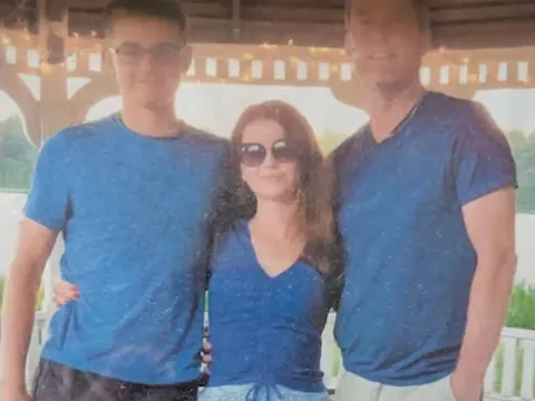 Cậu học sinh gương mẫu bỗng dưng nghỉ học, cảnh sát đến nhà kiểm tra thì phát hiện cảnh tượng kinh hoàng