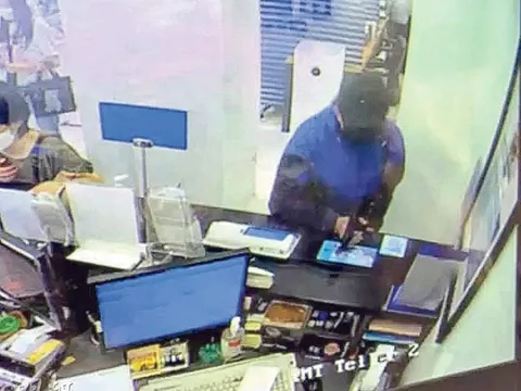 Vác súng đồ chơi đi cướp ngân hàng, người đàn ông đối diện với án chung thân