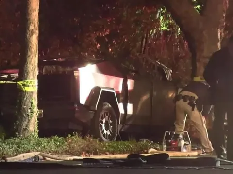 Mỹ: Lái chiếc Cybertruck sau khi sử dụng rượu và ma túy, 3 sinh viên gặp tai nạn, tử vong thương tâm