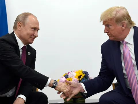 Tức giận vì yêu cầu của ông Putin, Tổng thống Mỹ Donald Trump đe dọa áp thêm thuế với Nga