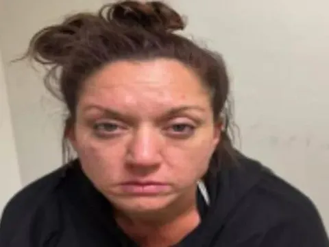 Bé trai 5 tuổi tử vong thương tâm vì uống nước táo pha ma túy, người mẹ bị buộc tội ngộ sát