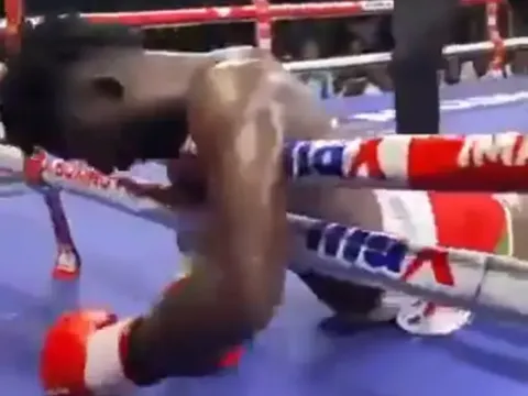 Võ sĩ Nigeria đột tử trên sàn đấu quyền Anh: Bi kịch không thể đoán trước