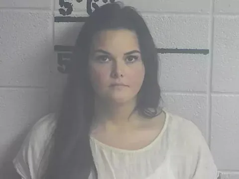 Giáo viên nữ tại Mỹ bị cáo buộc lạm dụng tình dục thiếu niên, xúi giục người này sát hại chồng mình