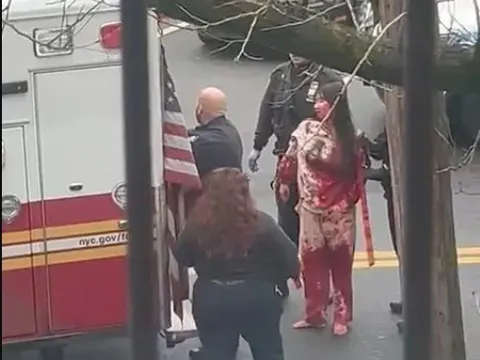 Mỹ: Kinh hoàng cảnh người đàn ông cầm dao chặt thịt tấn công 4 bé gái, bị cảnh sát bắn hạ tại hiện trường