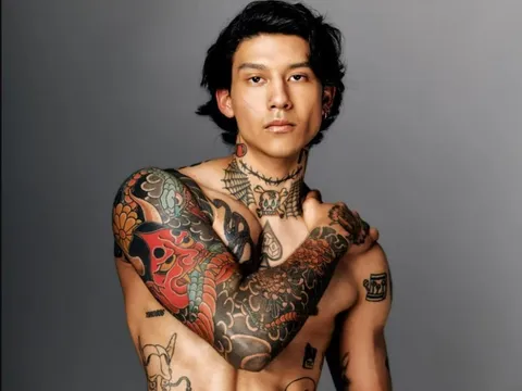 Từ chàng trai nướng pizza đến gương mặt gây sốt làng mốt Quốc tế: Cú "chuyển mình" ngoạn mục chỉ nhờ 1 bức ảnh