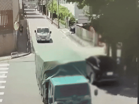 Gấp gáp chở chồng đi cấp cứu, cụ bà gây tai nạn khiến chồng tử vong thương tâm