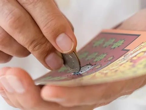 Người vô gia cư bất ngờ trúng độc đắc hơn 25 tỷ đồng: “Tôi chỉ mong sớm thoát khỏi cảnh màn trời chiếu đất”