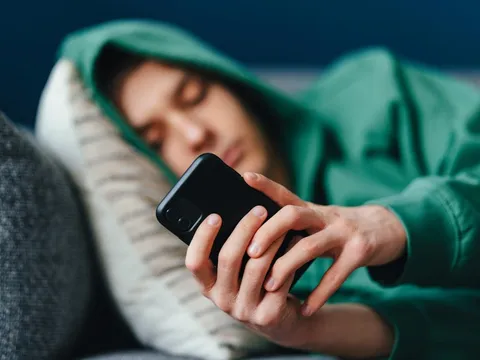 Dùng AI tạo ảnh khỏa thân giả của bạn học: Hình thức bắt nạt mới hay sự "trượt dốc" đạo đức thời công nghệ?