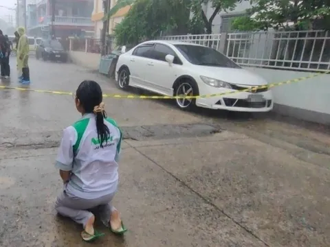 Phát hiện thi thể cụ ông bên khẩu súng trong căn nhà khóa kín, con gái gục khóc trước cửa đầy thương tâm