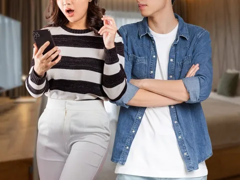 Bị người yêu chia tay vì điện thoại tự kết nối wifi khách sạn, cô gái phải lên truyền hình "cầu cứu"