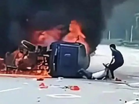 “Tôi không thể đứng nhìn”: Người đàn ông dũng cảm lao vào cứu tài xế mắc kẹt khỏi chiếc xe bốc cháy dữ dội