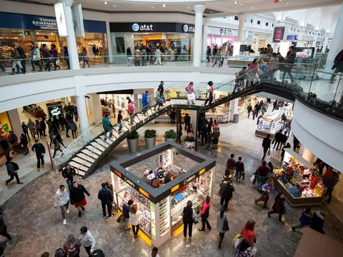 Sau lời kêu gọi tụ tập trên Tiktok, hơn 300 thiếu niên gây náo loạn tại trung tâm thương mại, 7 người bị bắt