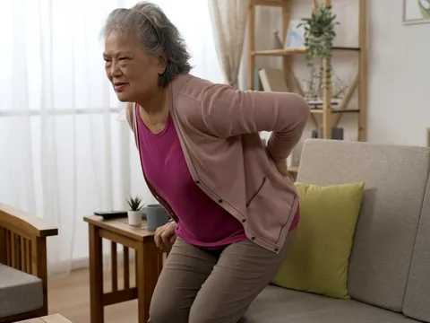 Cơ thể phát ra tiếng "lạch cạch" mỗi khi cử động dù còn rất trẻ: Đừng coi thường những dấu hiệu này