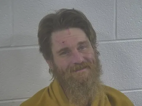 Người đàn ông bị bắt vì thả chồn cắn người, từng nổi tiếng vì... cưỡi lừa chạy trốn cảnh sát