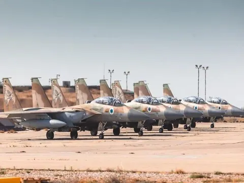 Israel phát động chiến dịch tấn công phủ đầu vào Iran, hàng chục mục tiêu hạt nhân bị không kích