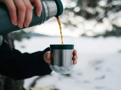 Bình nước gỉ sét và cà phê buổi sáng: "Sát thủ" âm thầm trong thói quen thường nhật