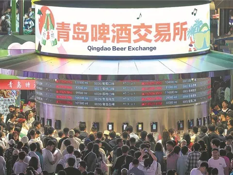 Độc lạ “sàn chứng khoán bia” tại Trung Quốc: Mức giá biến động như cổ phiếu, bia càng "hot" càng đắt
