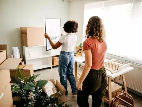 Em gái thất nghiệp ở nhờ suốt 2 tuần, tôi vừa nhắc chuyện tiền nhà liền bị mắng là ích kỷ, vô tâm