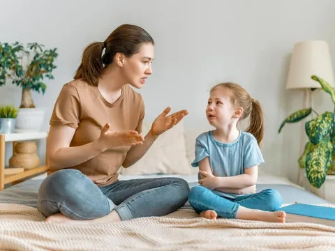 Tưởng chừng vô hại khi nói với con những câu này, nhưng lại khiến con ngày càng xa cách