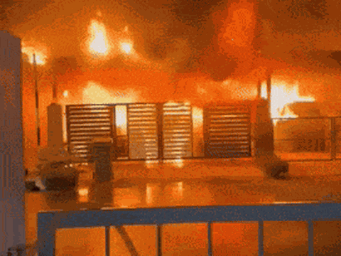 Nhóm cho vay nặng lãi mang xăng, dán thư đe dọa rồi đốt... nhầm địa chỉ, 3 ngôi nhà không liên quan bỗng hóa tro tàn