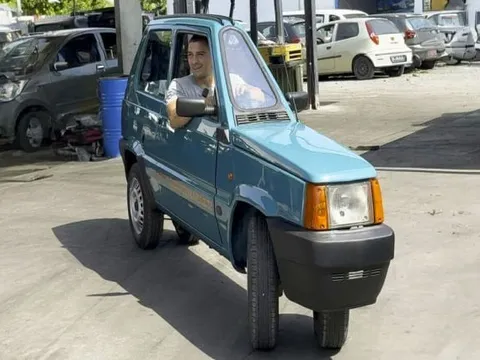Tự tay độ xe từ bãi rác, chàng trai "hô biến" chiếc Fiat cũ thành siêu phẩm "gầy nhất hành tinh"