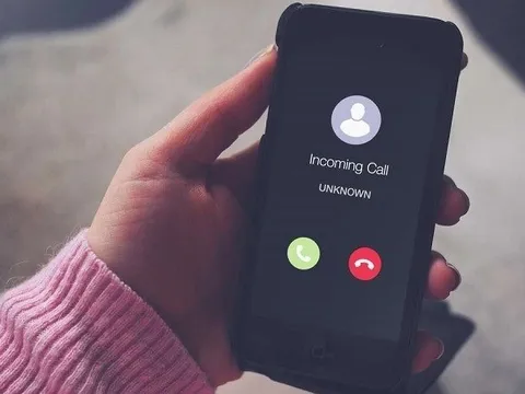 Chỉ một cú điện thoại, bà cụ mất trắng hơn 70 triệu vì tin nhầm “cháu trai”