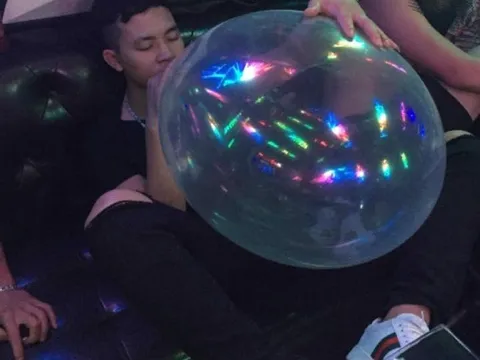 TP.HCM: Nam du khách bất tỉnh giữa phố vì hút bóng cười, bác sĩ cảnh báo nguy cơ tử vong