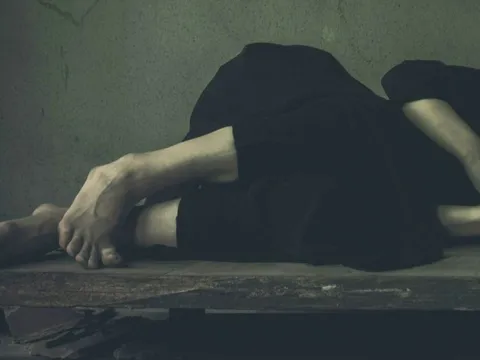 Say mèm sau tiệc sinh nhật, cô gái bị 2 gã đàn ông cưỡng hiếp và cái kết khiến ai cũng bất ngờ