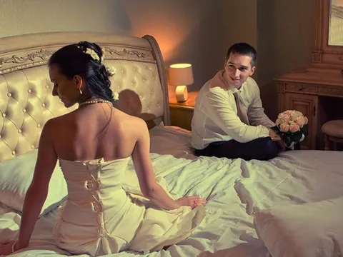 Ngỡ là chuyện nhỏ, nhưng câu nói đêm tân hôn của mẹ chồng lại khiến tôi bật khóc