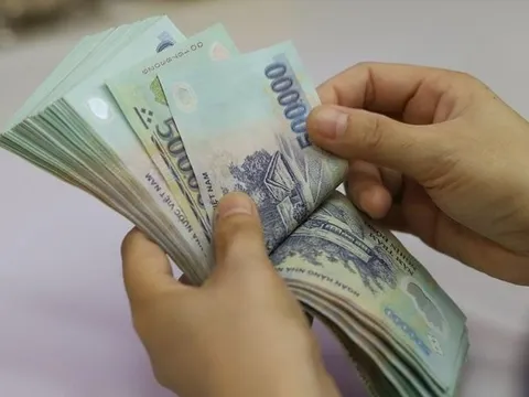 Tăng phụ cấp phục vụ lên tới 2,7 triệu đồng: Ai là người được thụ hưởng?