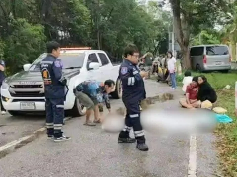 Vô tình đạp nhầm chân ga, con trai gây tai nạn khiến mẹ ruột tử vong, ôm xác mẹ khóc nghẹn giữa đường