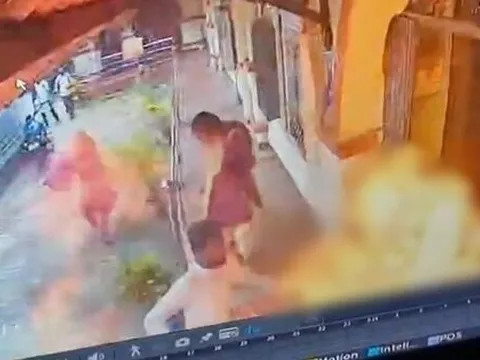 Bị ép “phục vụ” trưởng khoa, nữ sinh châm lửa tự thiêu ngay giữa sân trường trong tuyệt vọng