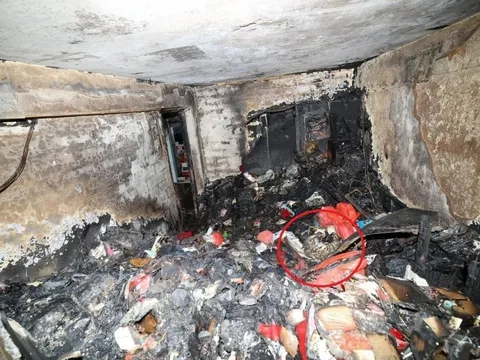 Điện thoại phát nổ khi đang sạc thiêu rụi cả căn hộ, gia đình may mắn thoát chết nhưng sự mất mát này khiến ai cũng xót xa