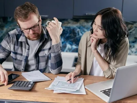 Cưới được vợ tỷ phú, chồng vẫn "dứt áo ra đi" chỉ vì một lý do không ai ngờ tới