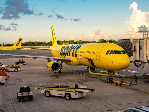 Đùa không vui, thiếu niên 16 tuổi khiến cả máy bay náo loạn, lĩnh hậu quả không ngờ