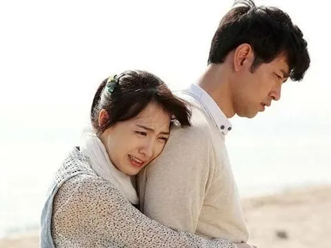 Cô ấy là người hoàn hảo để cưới, cho đến khi tôi phát hiện ra cô ấy... chưa từng tồn tại