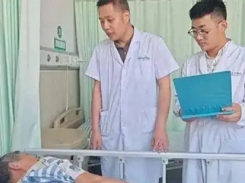Ngồi nghỉ trên tảng đá giữa trưa nắng, cụ bà phải nhập viện và cấy ghép da: Bác sĩ cảnh báo điều này